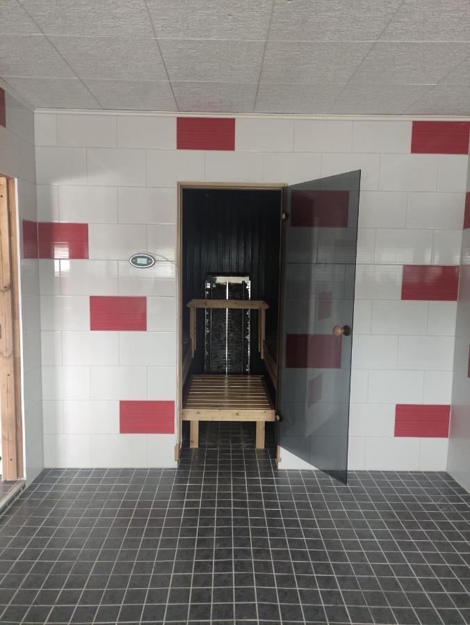 Apartment Juhlatila / Saunatila 230 M2, Malmi, Tattarisuo *