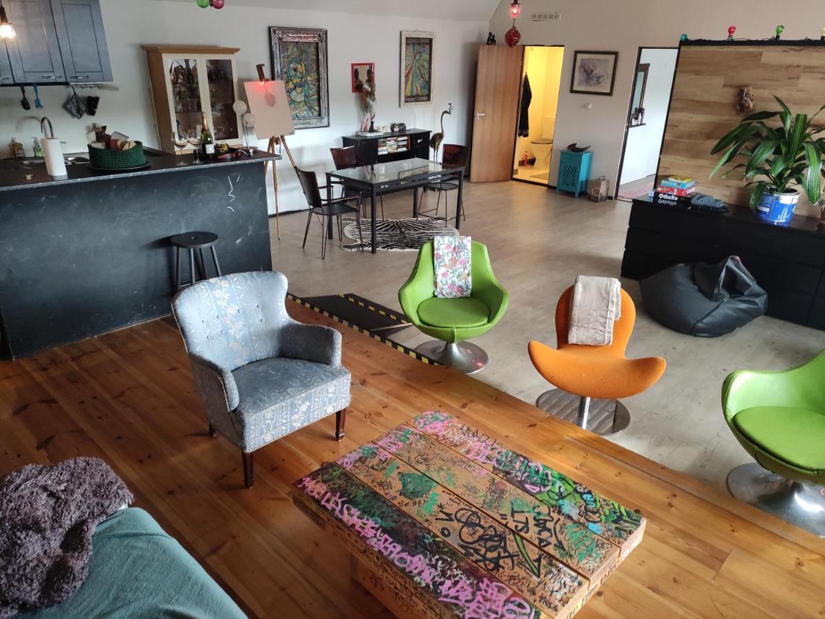 Apartment Juhlatila / Saunatila 230 M2, Malmi, Tattarisuo *